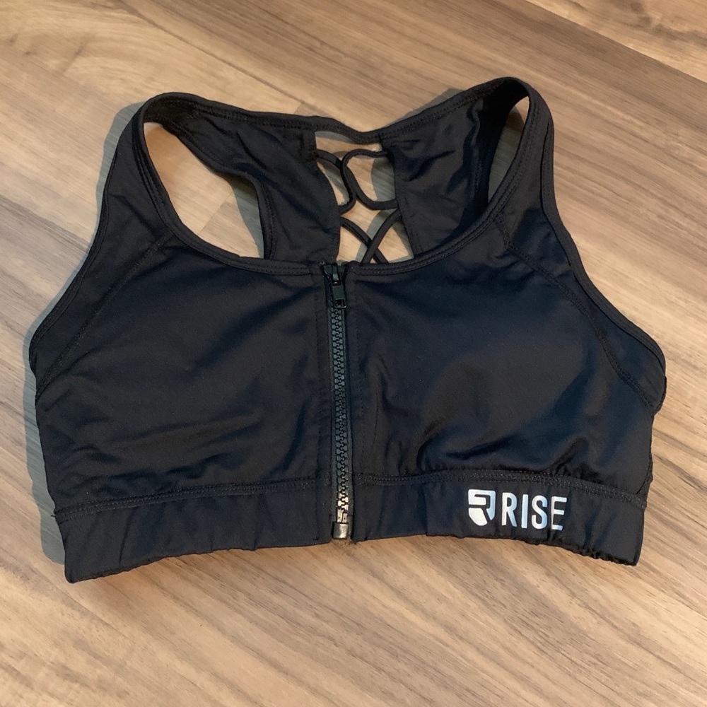 RISE black sports bra